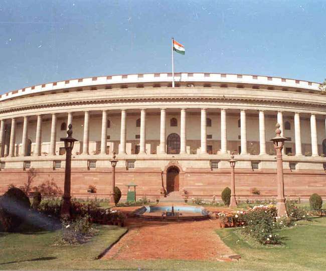 केन्द्र सरकार ने कॉलेजियम के 18 प्रस्तावों को पुनर्विचार के लिए वापस भेजा: कानून मंत्री