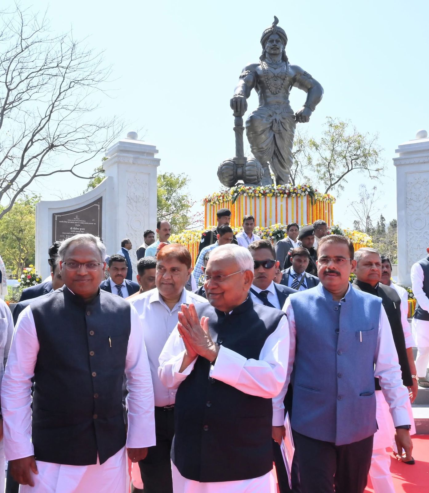 मुख्यमंत्री ने राजगीर में सम्राट जरासंध स्मारक का किया अनावरण, पुष्प अर्पित कर किया नमन