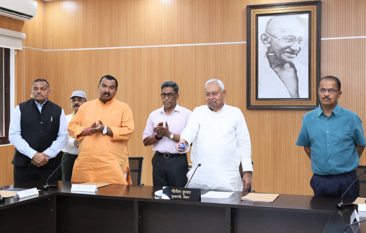 मुख्यमंत्री ने बाढ़ से प्रभावित परिवारों को 