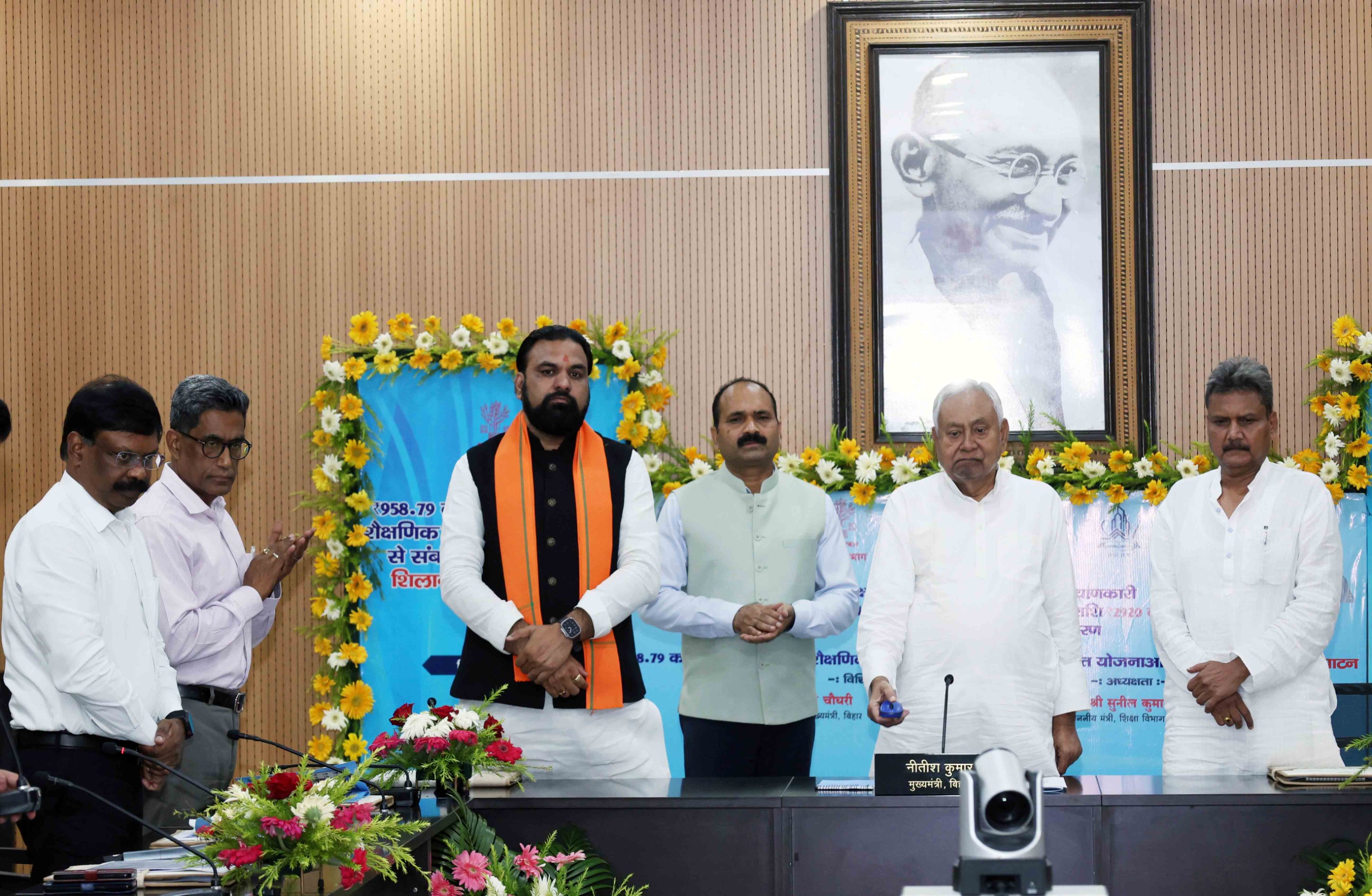 मुख्यमंत्री ने  50 लाख  छात्र-छात्राओं के खाते में  बैंक खाते में 2920 करोड़ रूपये डी०बी०टी०2920 करोड़ रुपये  के माध्यम से किया हस्तांतरण