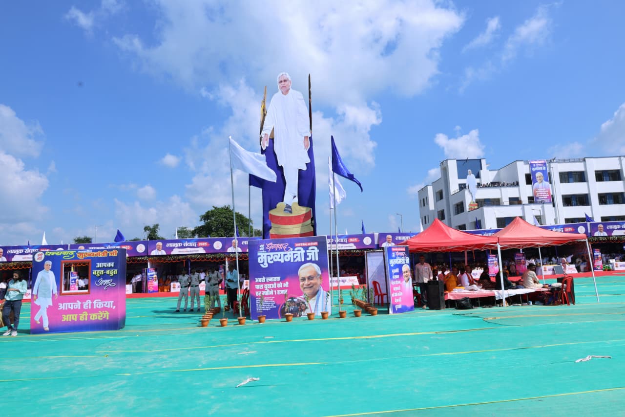 सीएम नीतीश कुमार ने खगड़िया जिला के परबत्ता प्रखंड की सौढ़ उत्तरी पंचायत के सतीश नगर मेंपूर्व मुख्यमंत्री स्व. सतीश प्रसाद सिंह की प्रतिमा का किया अनावरण