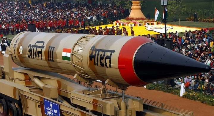 अग्नि 03 मिसाइल : 13 मिनट में बीजिंग और ढाई मिनट में इस्लामाबाद पहुंचेगी , परमाणु बम गिराने में भी सक्षम