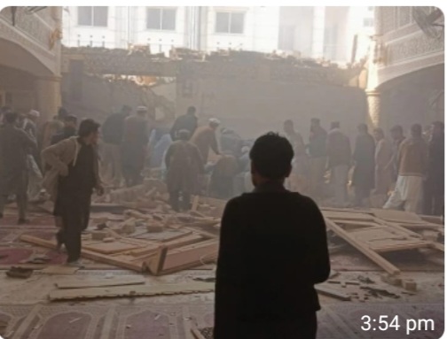 पाकिस्तान के पेशावर में मस्जिद में नमाज के बाद आत्मघाती हमला