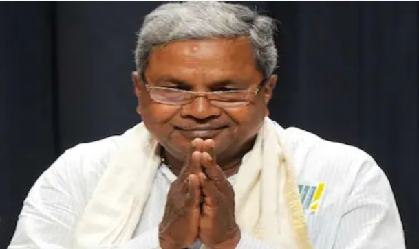कर्नाटक में आठवीं बार के विधायक सिद्धारमैया ने  दूसरी बार  मुख्यमंत्री की शपथ ली 