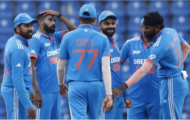 भारतीय गेंदबाजों के सामने पस्त हुए पाक बल्लेबाज, कोहली-राहुल के बाद कुलदीप यादव ने किया कमाल,228 रनों से हुई जीत