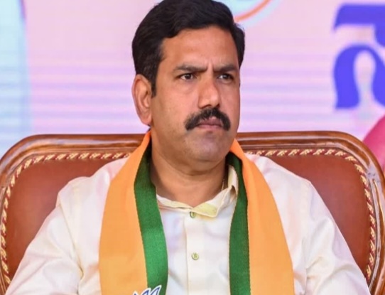 कर्नाटक के पूर्व सीएम बी एस येदियुरप्पा के बेटे  विजयेंद्र येदियुरप्पा  भाजपा की प्रदेश इकाई का अध्यक्ष नियुक्त