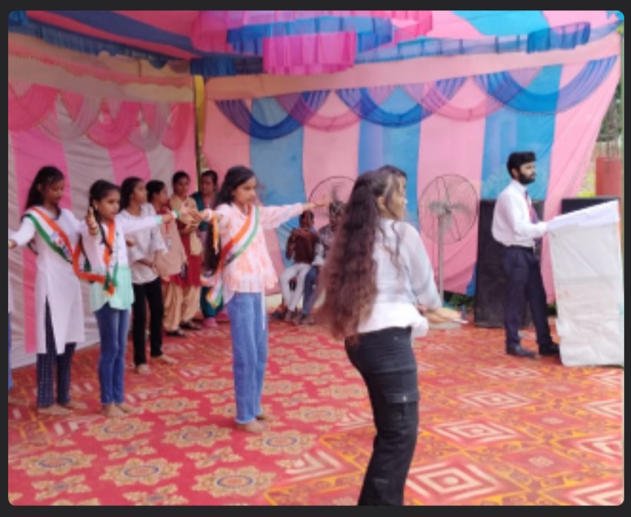 नवादा के दयाल पब्लिक स्कूल  में स्वतंत्रता दिवस की 79वीं वर्षगांठ हर्षोल्लास से मनी