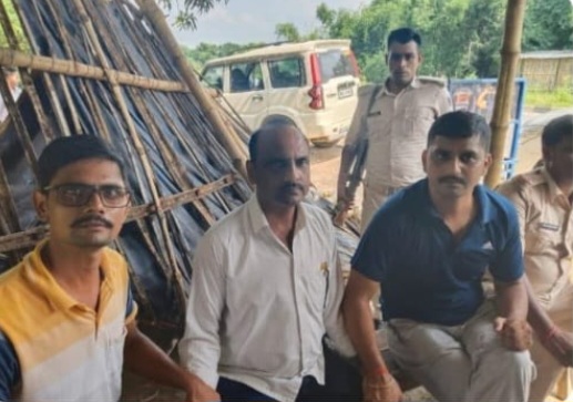 शाहपुर प्रखंड के शिक्षा पदाधिकारी गुलाम सरवर को एक लाख रुपये घूस लेते गिरफ्तार 